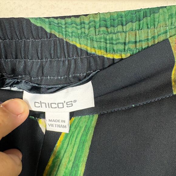 Chico's 3.5 / 18 Floral Wide Pants Black Elastic Waist Pull On Side Pocket - Picture 7 of 10